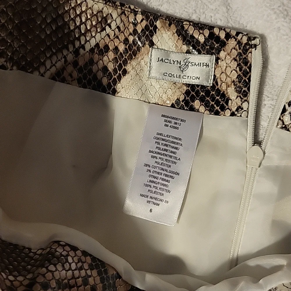 Jaclyn Smith skin snak skirt - Picture 3 of 4